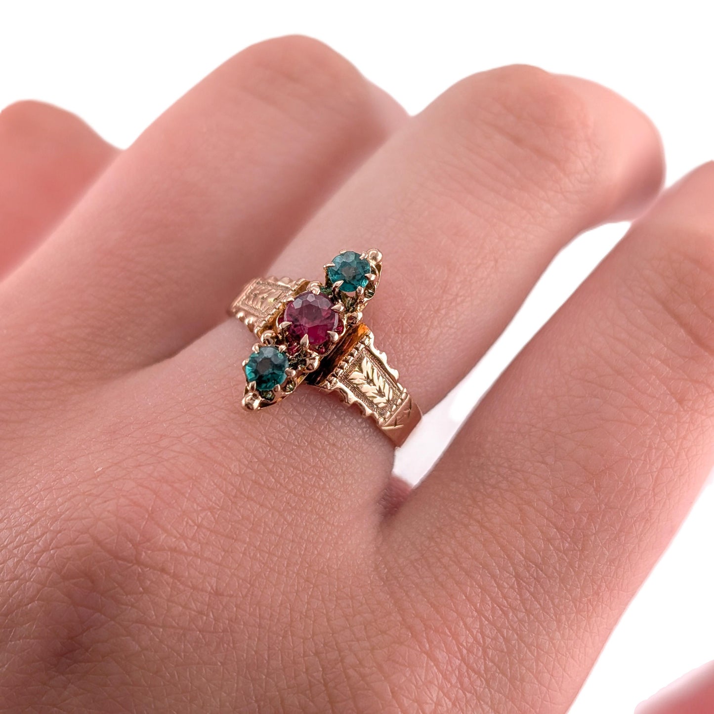 Antique 9k Gold Victorian Glass Paste Ring with Engraved Shoulders