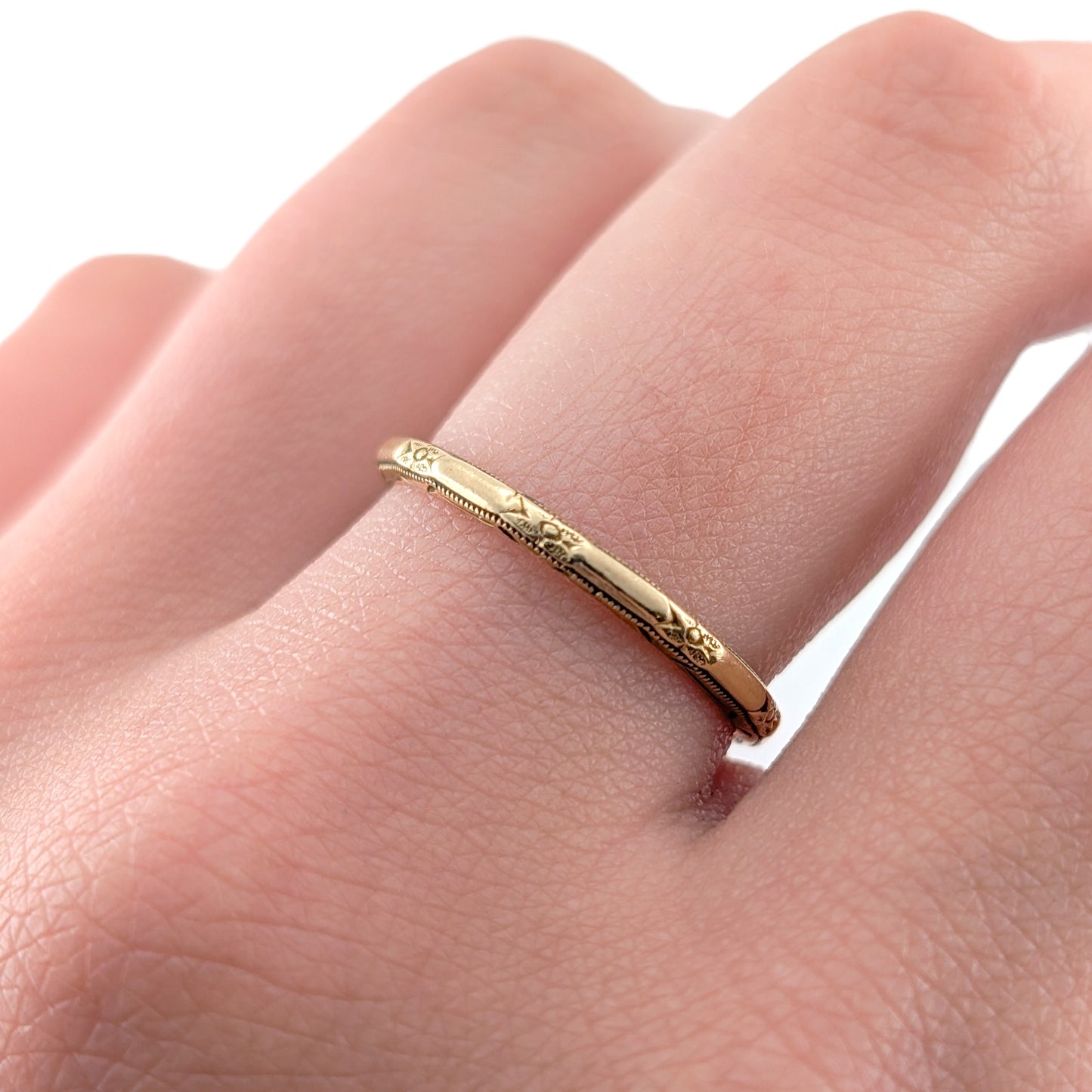 Vintage 14K Gold Floral Engraved Band