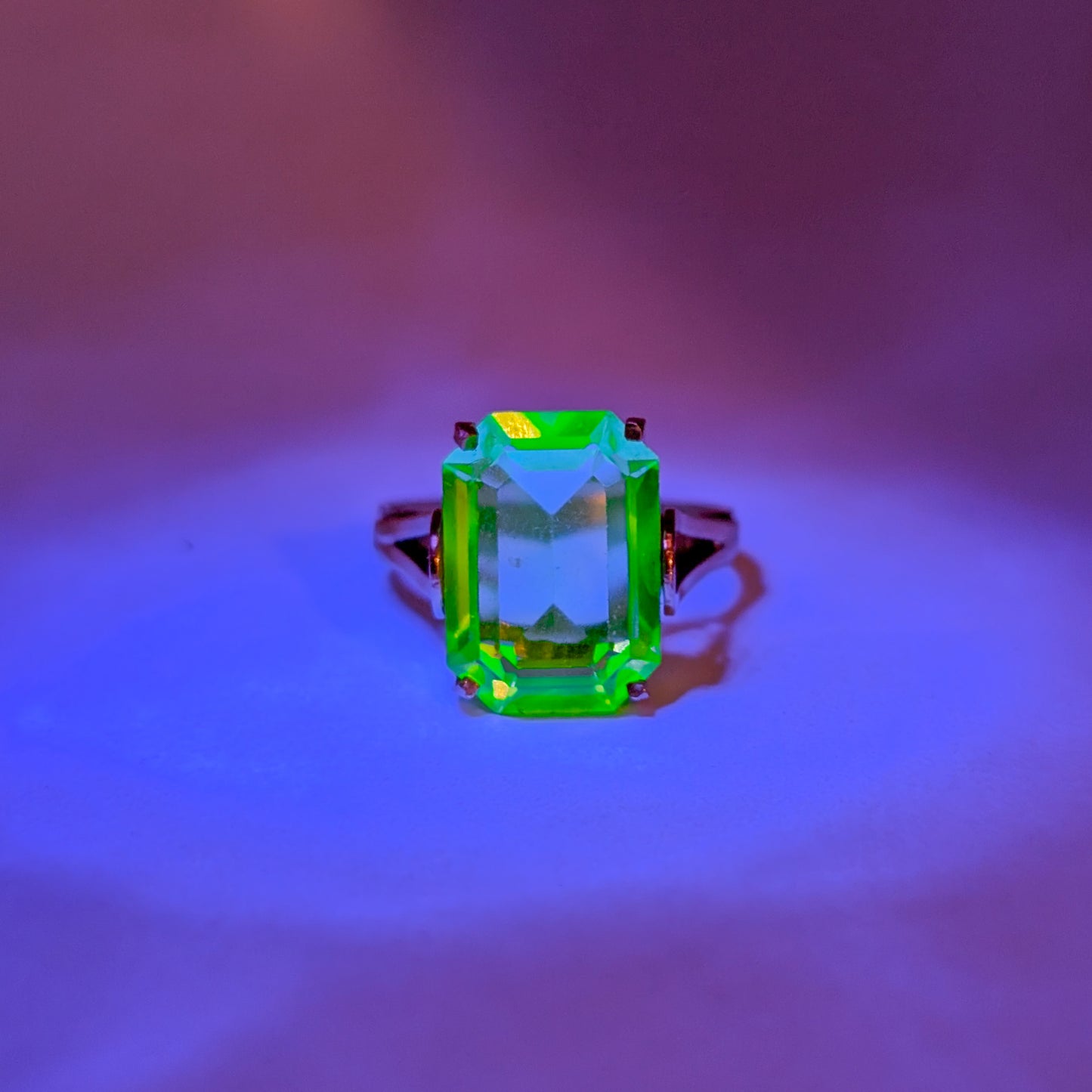 Vintage 14K Gold Uranium Spinel Ring | UV Reactive Statement Ring