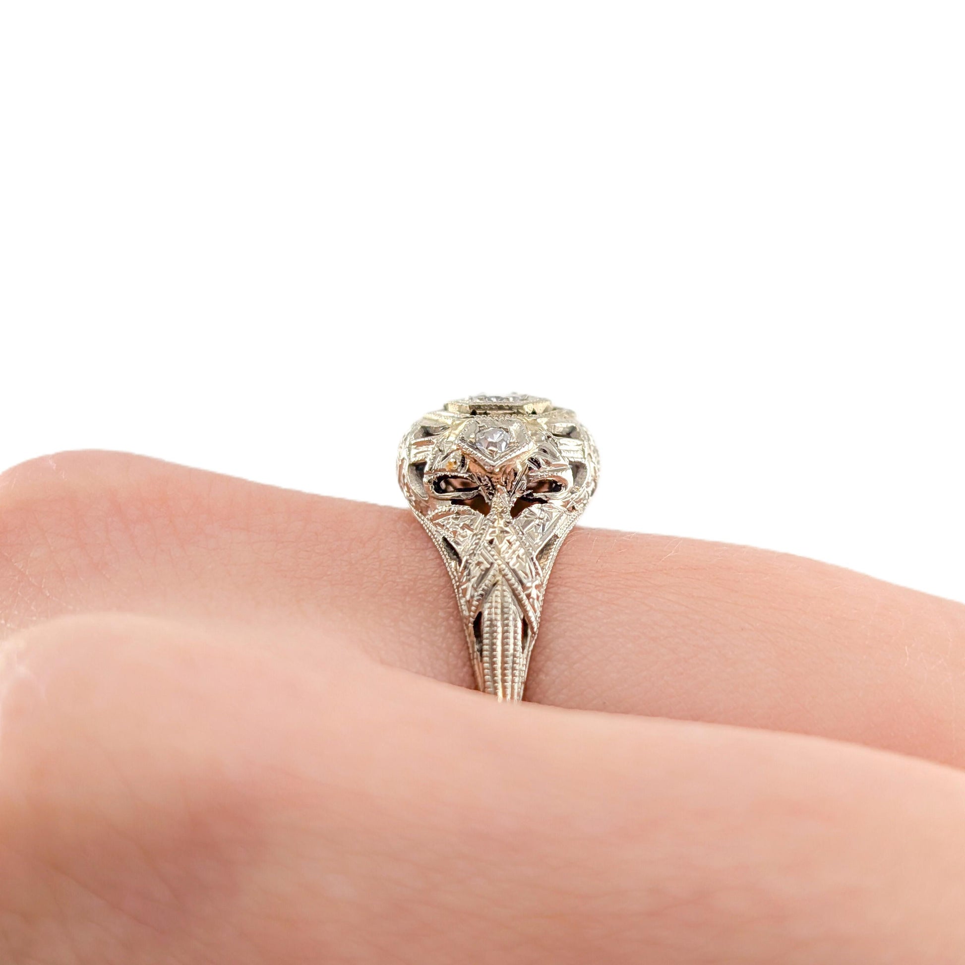 Antique Art Deco 18K White Gold Old European Cut Diamond Filigree Ring