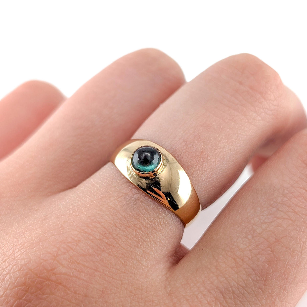 Vintage 18K Gold Green Tourmaline Cabochon Ring