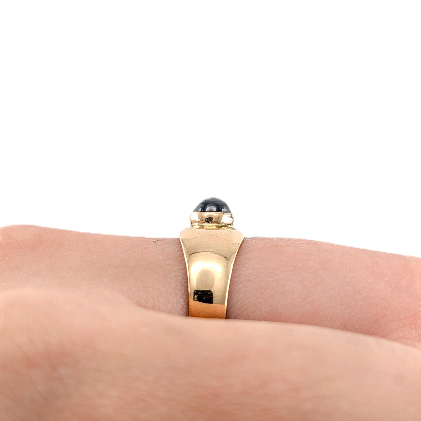 Vintage 18K Gold Green Tourmaline Cabochon Ring