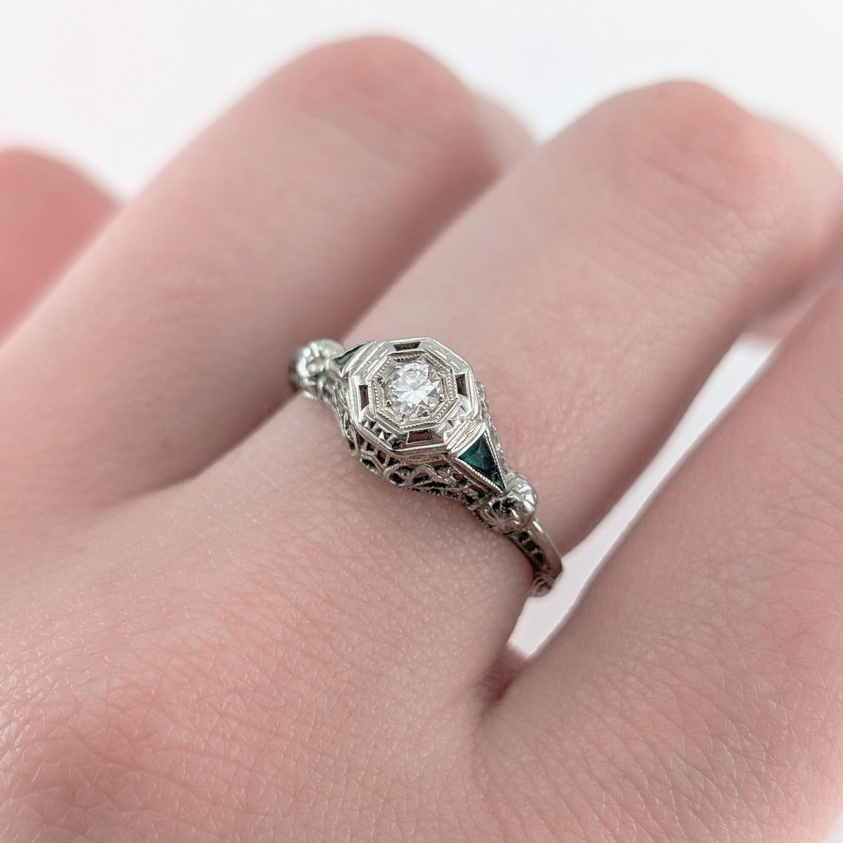 Antique Art Deco 18K White Gold Old European Cut Diamond & Synthetic Emerald Rin