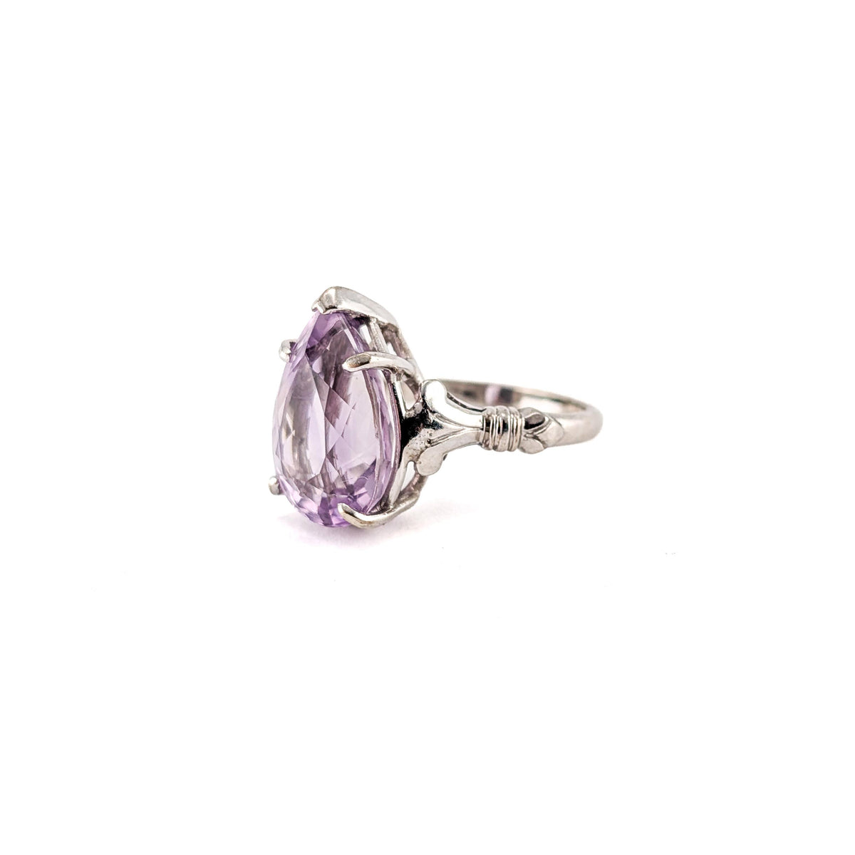 Vintage 10K White Gold 7.71 ct Pear-Shaped Amethyst Cocktail Ring