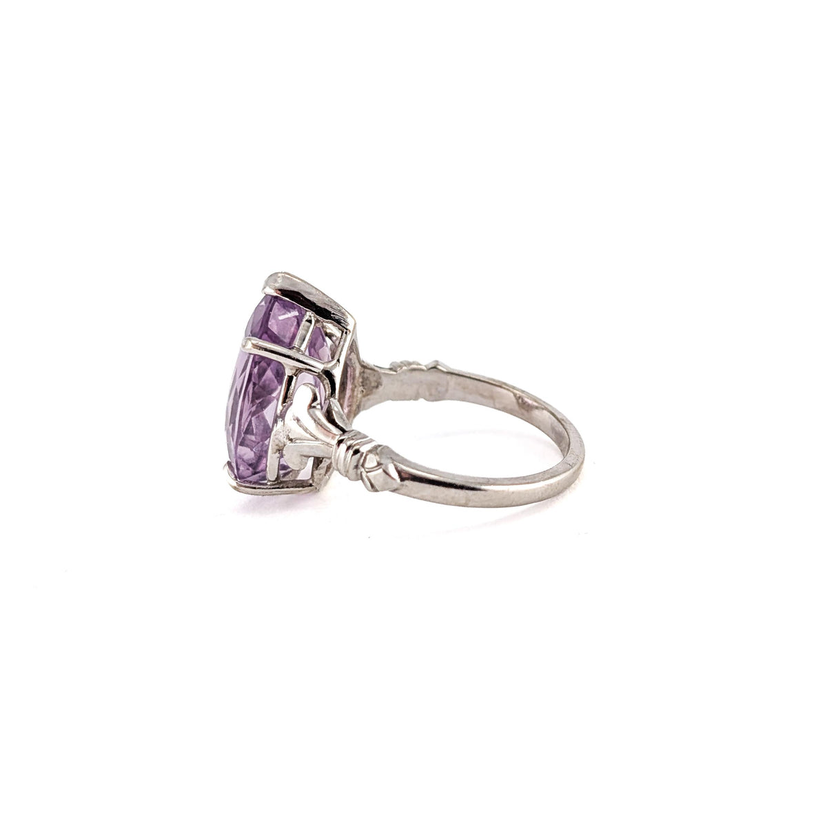 Vintage 10K White Gold 7.71 ct Pear-Shaped Amethyst Cocktail Ring