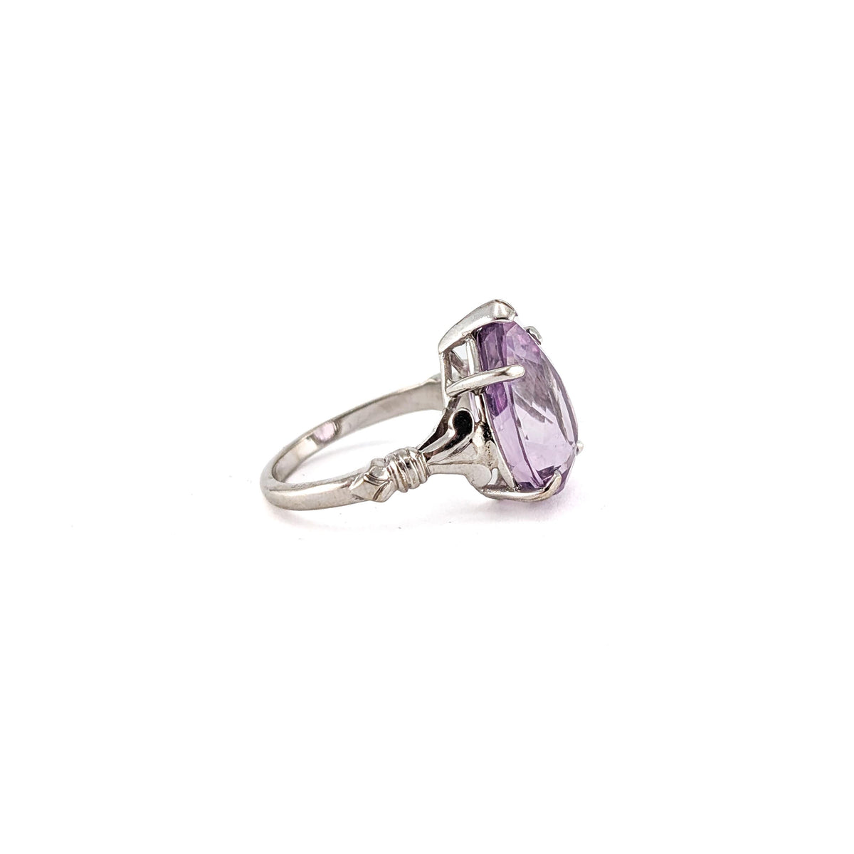 Vintage 10K White Gold 7.71 ct Pear-Shaped Amethyst Cocktail Ring
