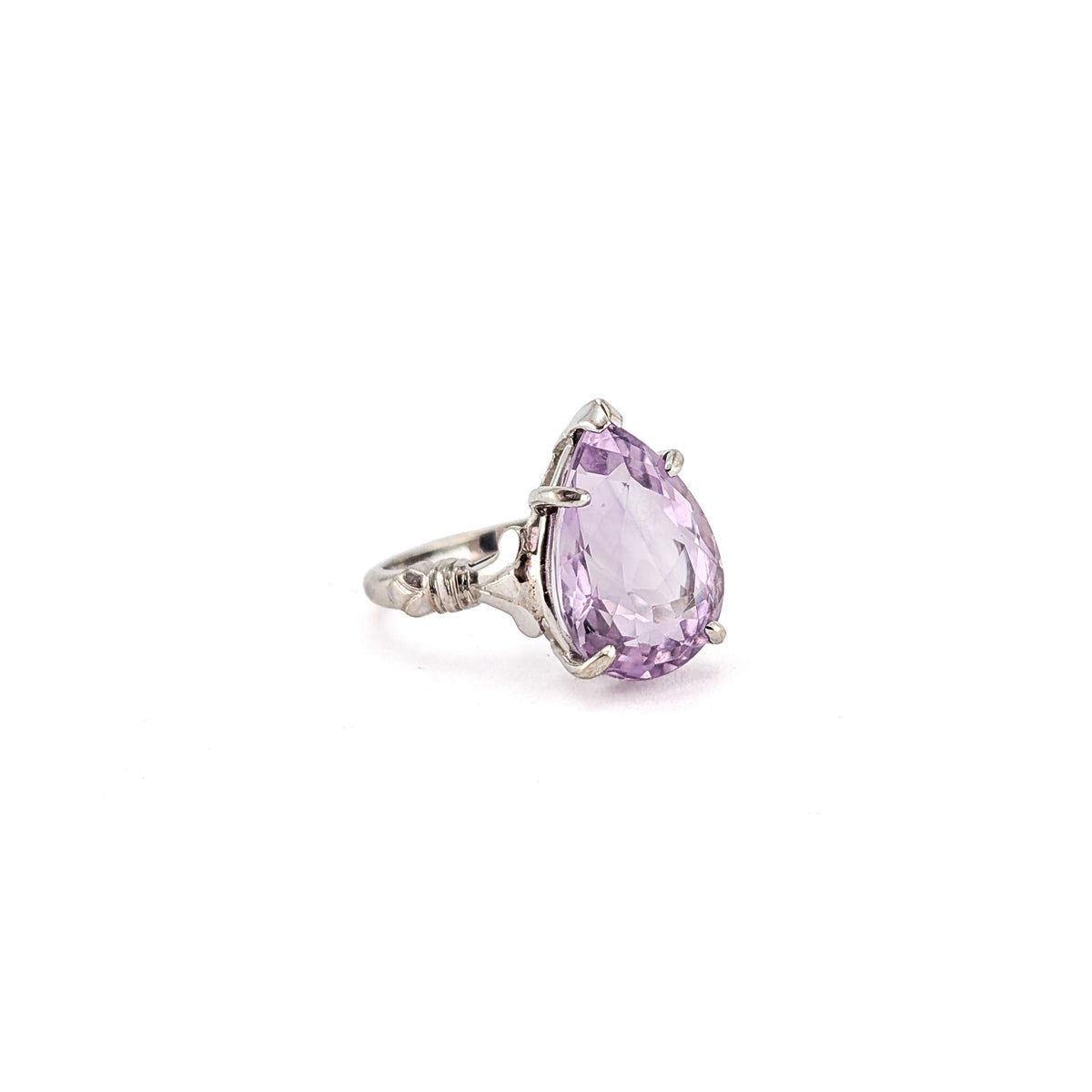 Vintage 10K White Gold 7.71 ct Pear-Shaped Amethyst Cocktail Ring