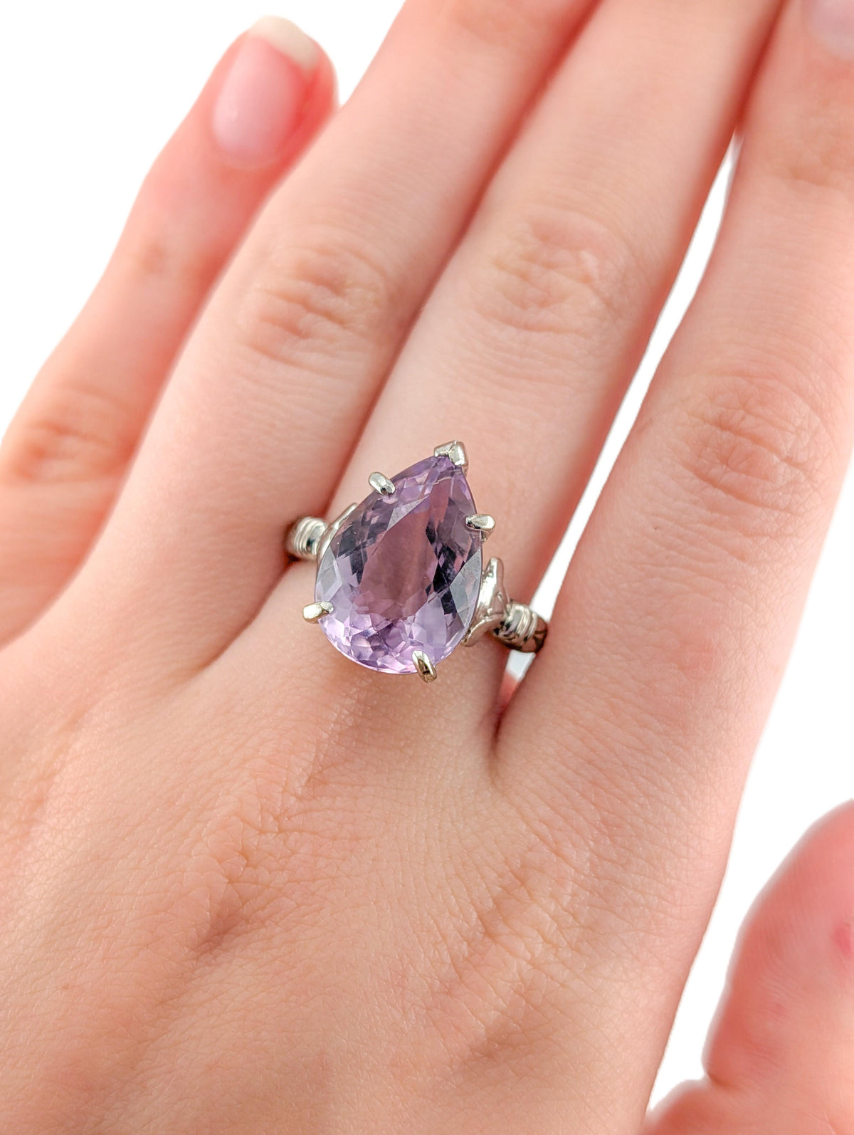 Vintage 10K White Gold 7.71 ct Pear-Shaped Amethyst Cocktail Ring