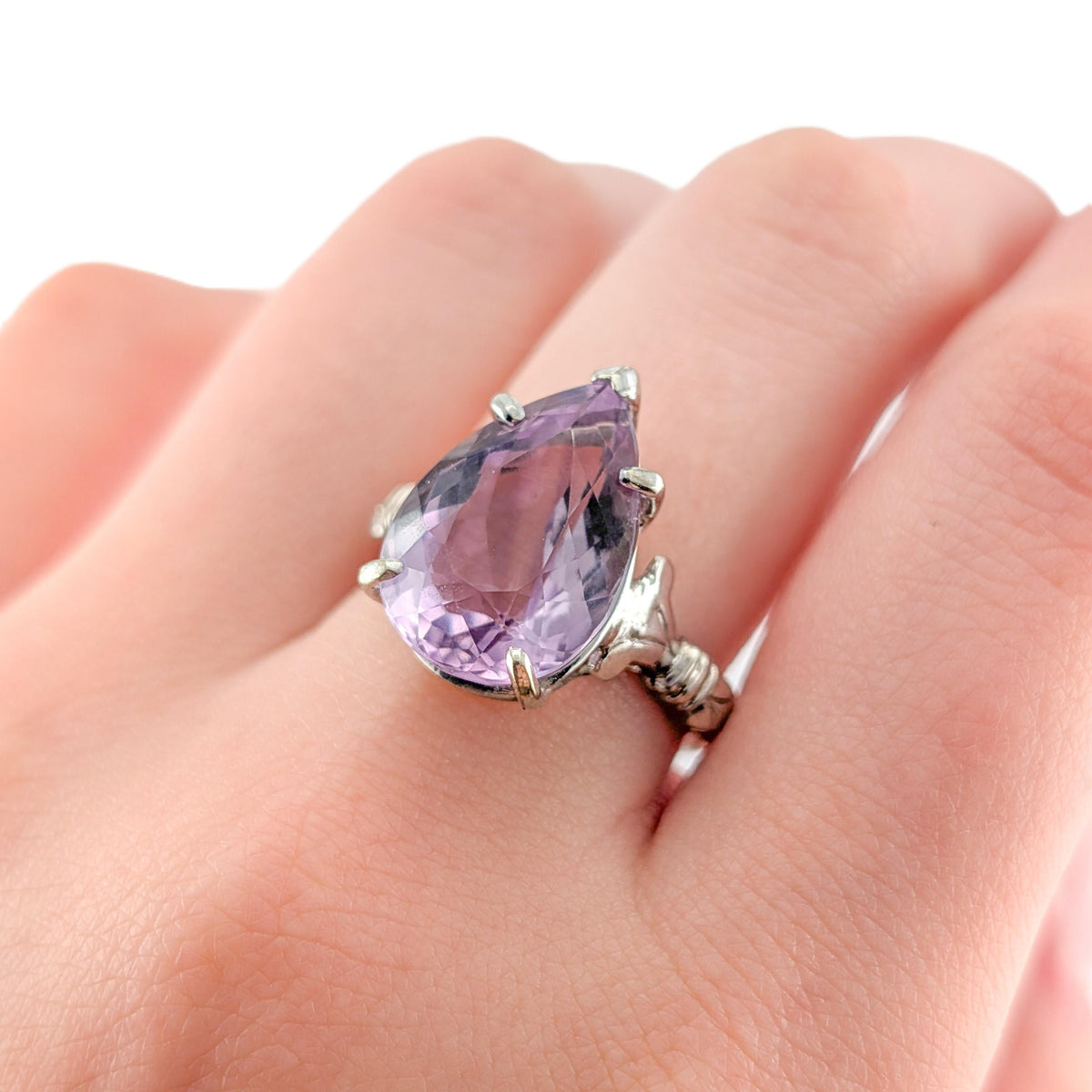 Vintage 10K White Gold 7.71 ct Pear-Shaped Amethyst Cocktail Ring