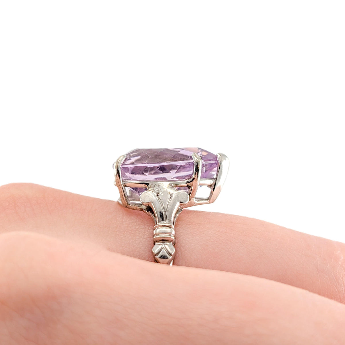 Vintage 10K White Gold 7.71 ct Pear-Shaped Amethyst Cocktail Ring