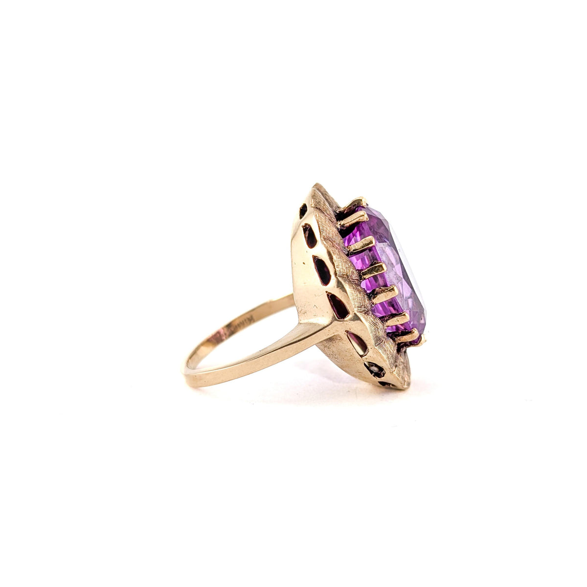 Vintage 10K Yellow Gold 9.80 ct Synthetic Purple Sapphire Cocktail Ring