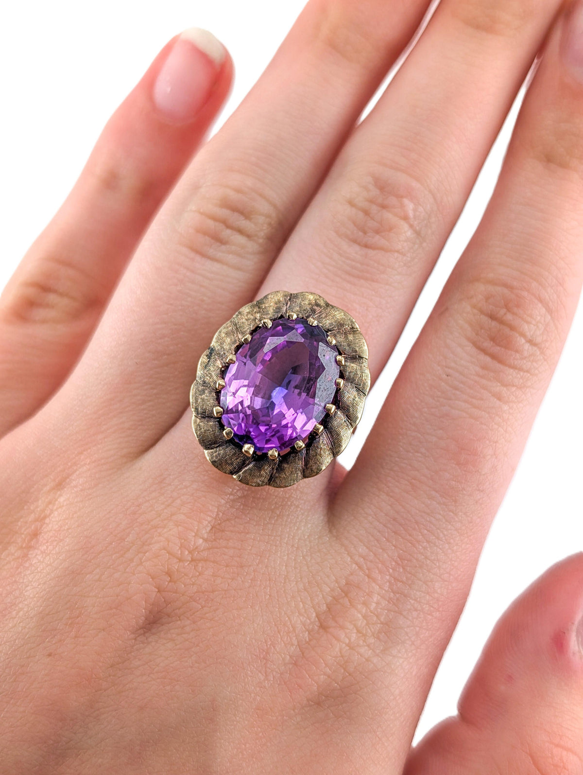 Vintage 10K Yellow Gold 9.80 ct Synthetic Purple Sapphire Cocktail Ring