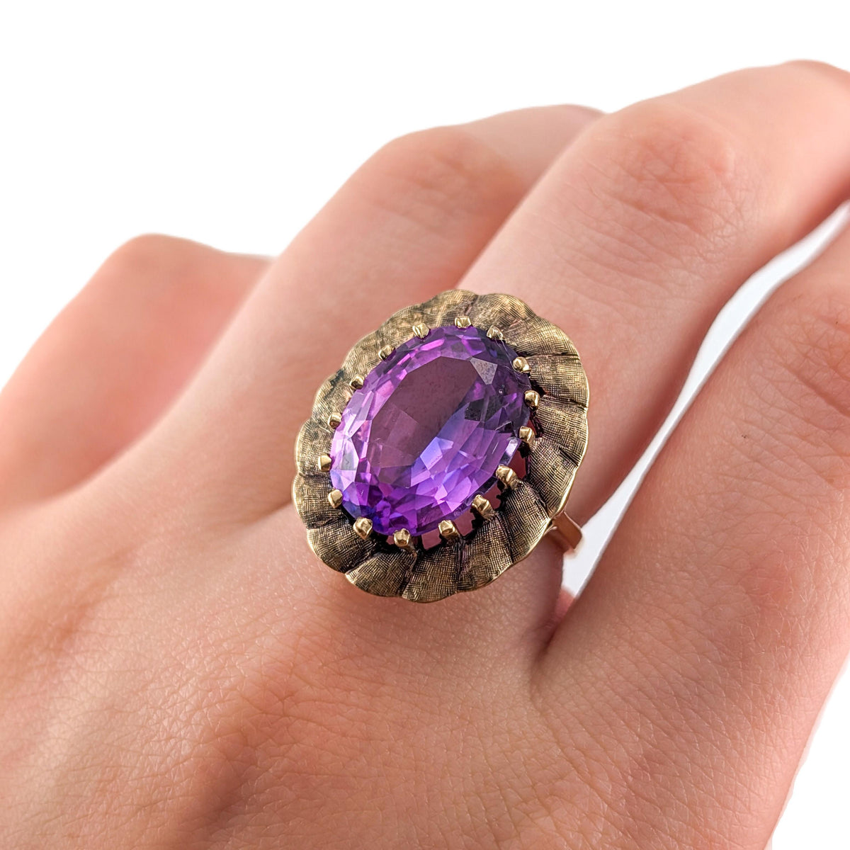 Vintage 10K Yellow Gold 9.80 ct Synthetic Purple Sapphire Cocktail Ring