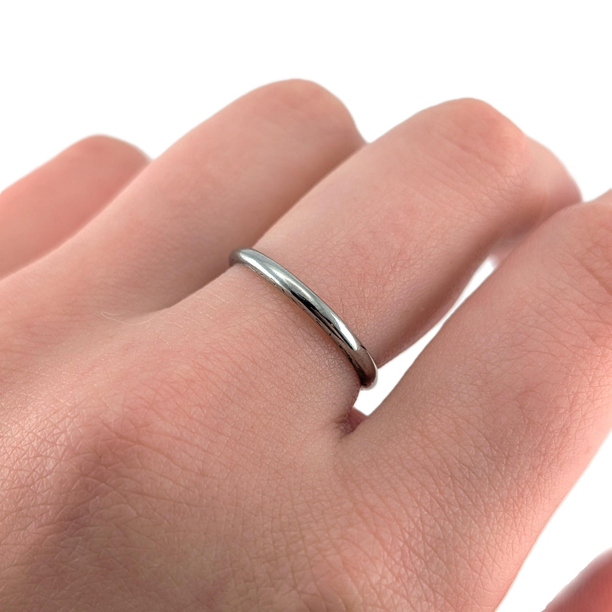 Vintage 1931 18K White Gold Engraved Wedding Band Ring