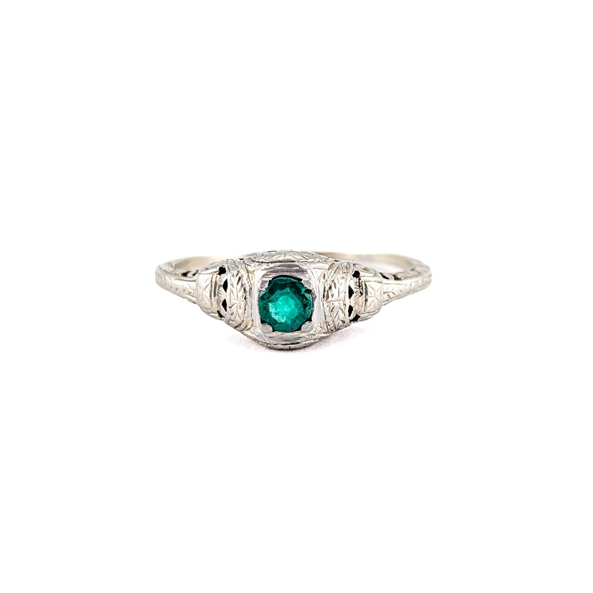 Antique Art Deco 18K White Gold Natural Emerald Filigree Ring