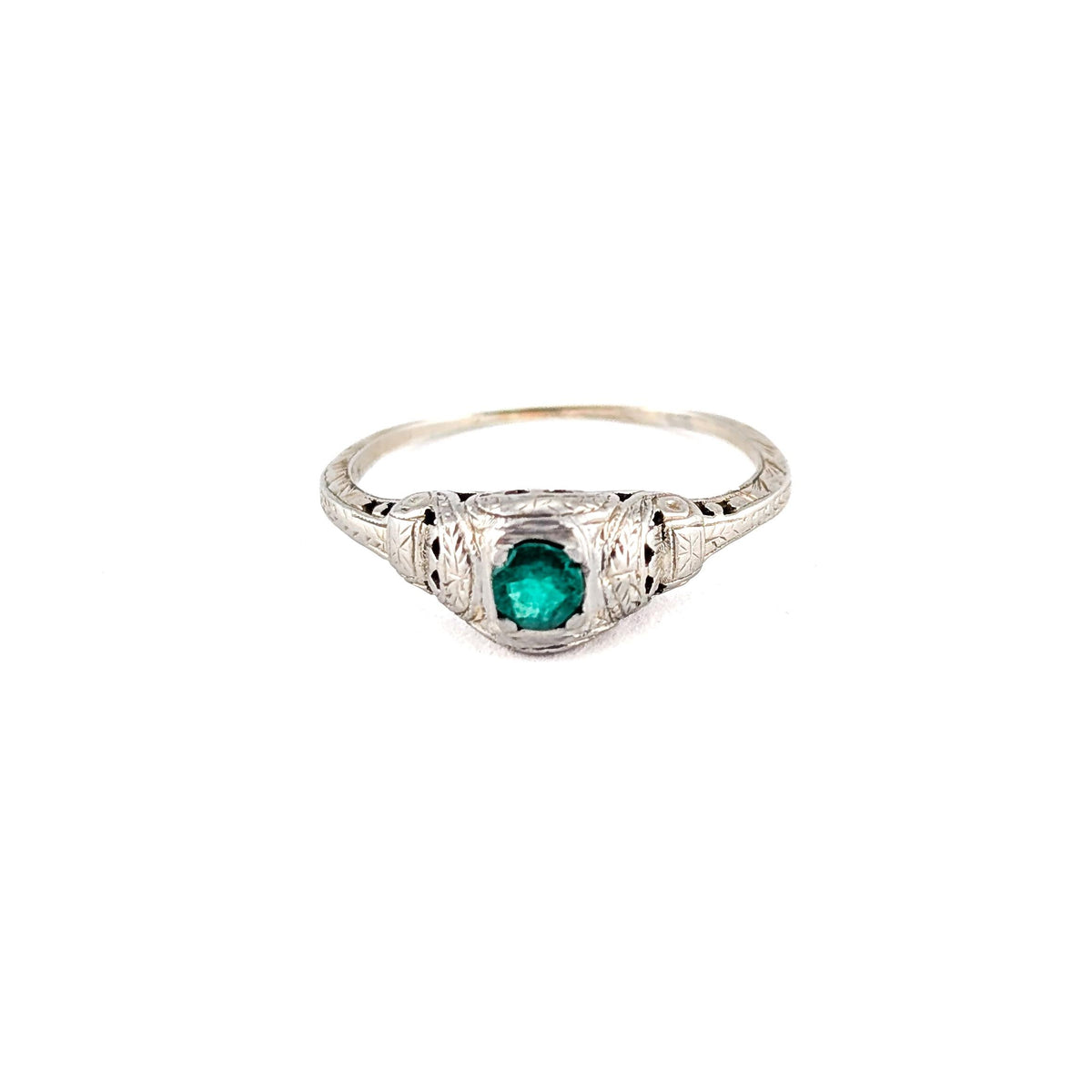 Antique Art Deco 18K White Gold Natural Emerald Filigree Ring