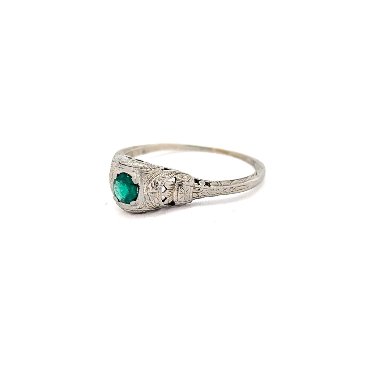 Antique Art Deco 18K White Gold Natural Emerald Filigree Ring