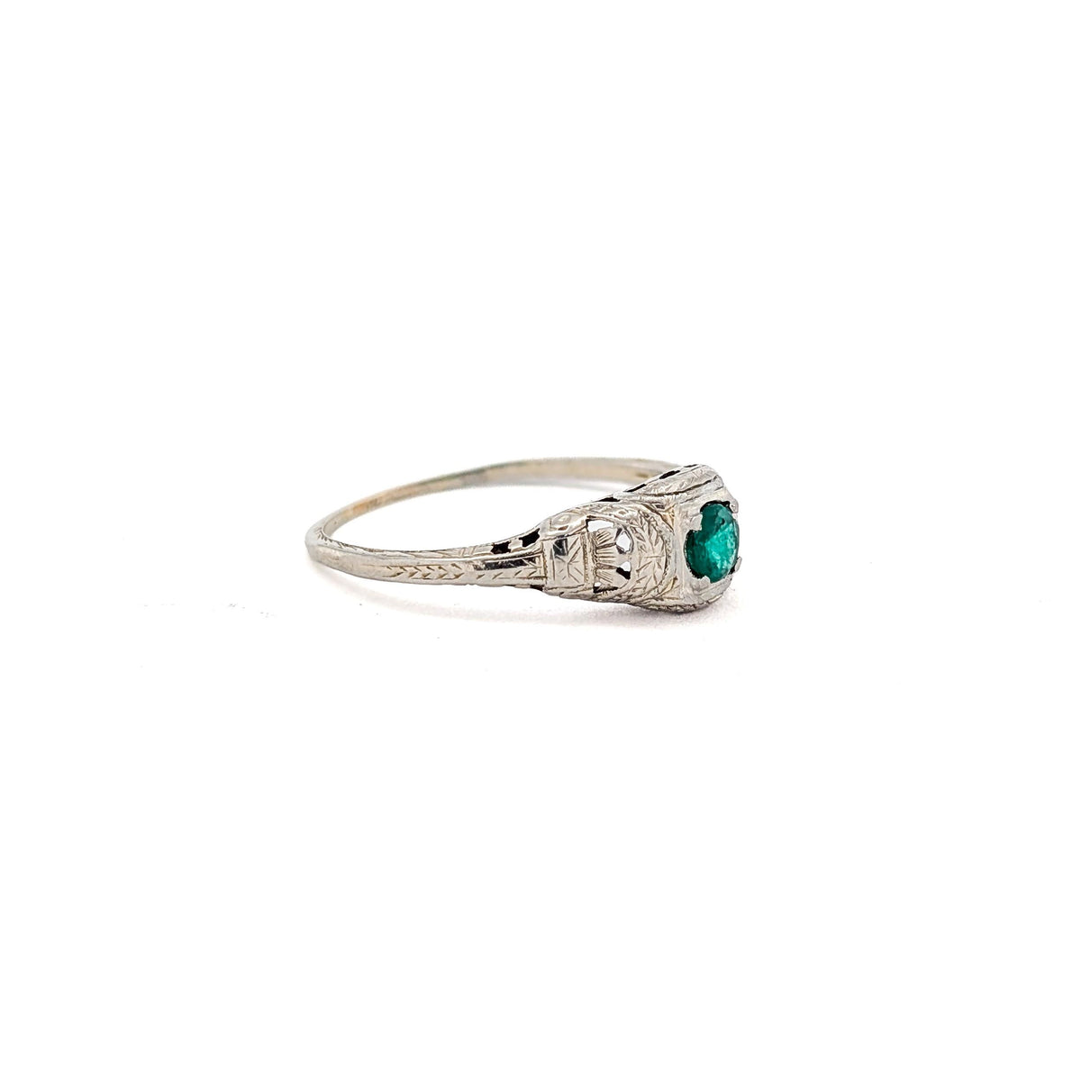 Antique Art Deco 18K White Gold Natural Emerald Filigree Ring