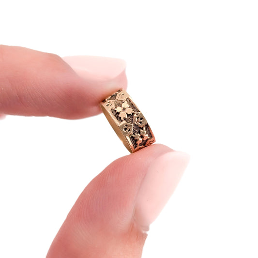 Antique Victorian 10K Yellow Gold Floral Engraved Baby Ring