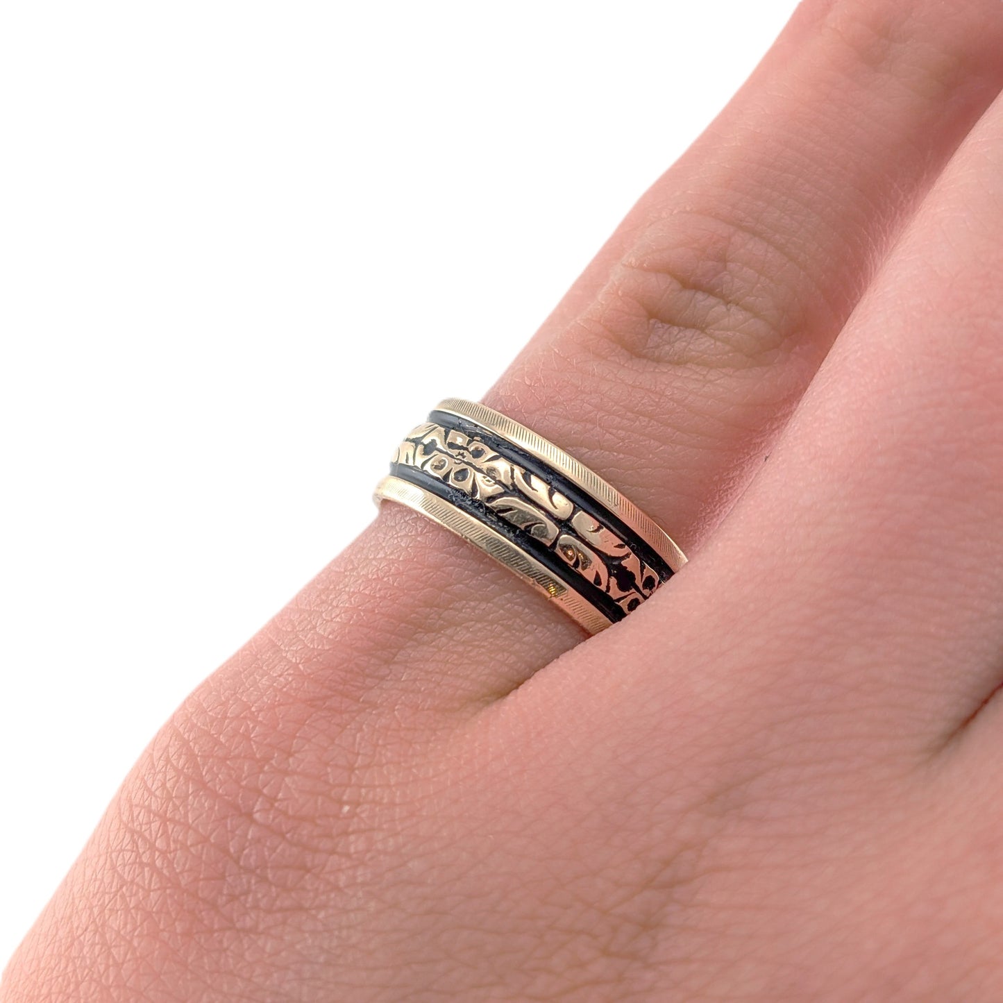 Vintage 14K Gold Blackened Floral Engraved Wedding Band
