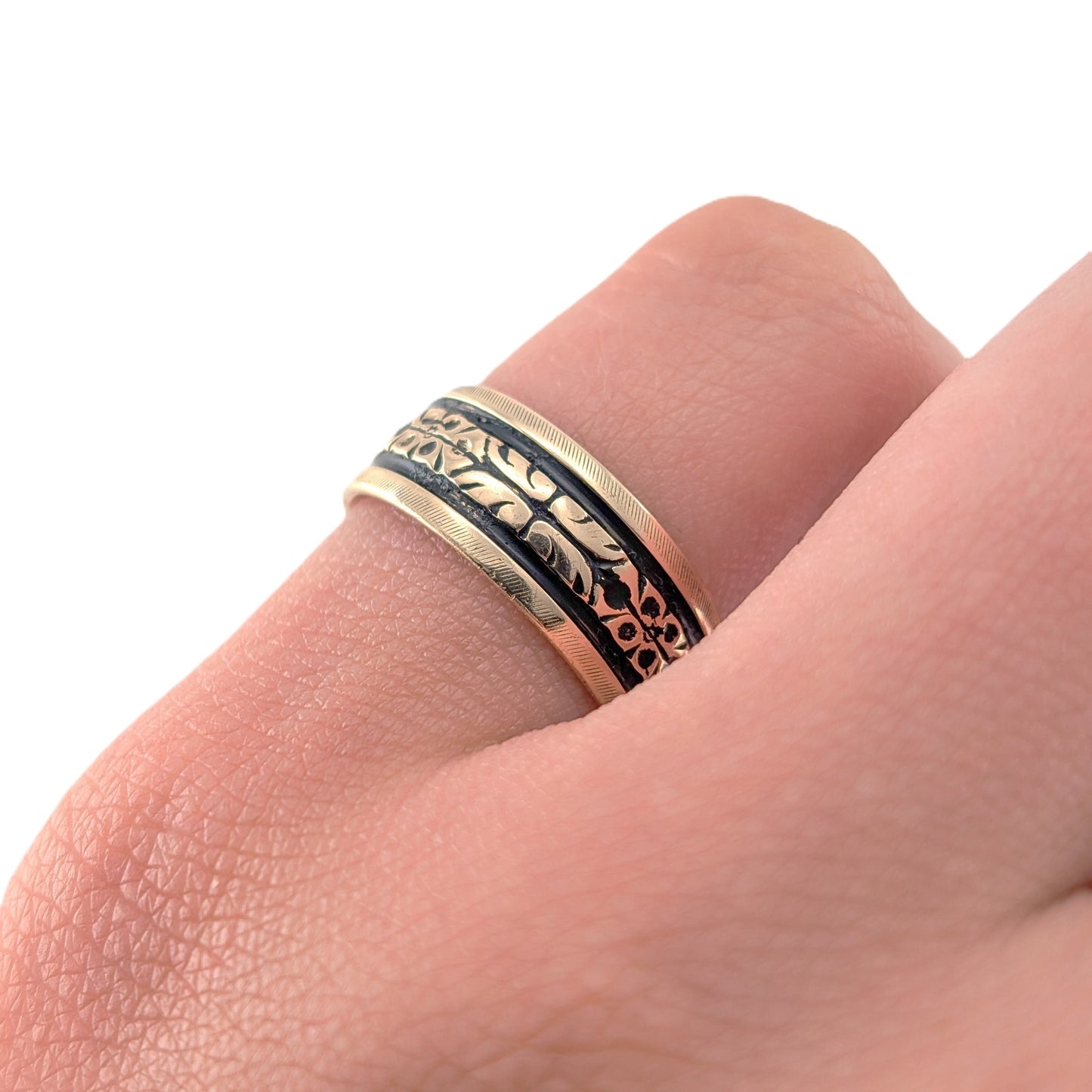 Vintage 14K Gold Blackened Floral Engraved Wedding Band
