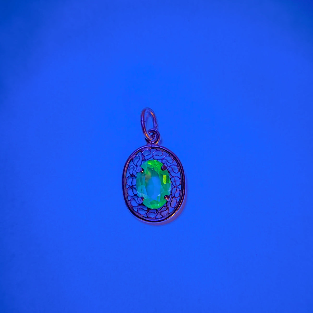 Vintage 14K Gold Green Synthetic Uranium Spinel Pendant