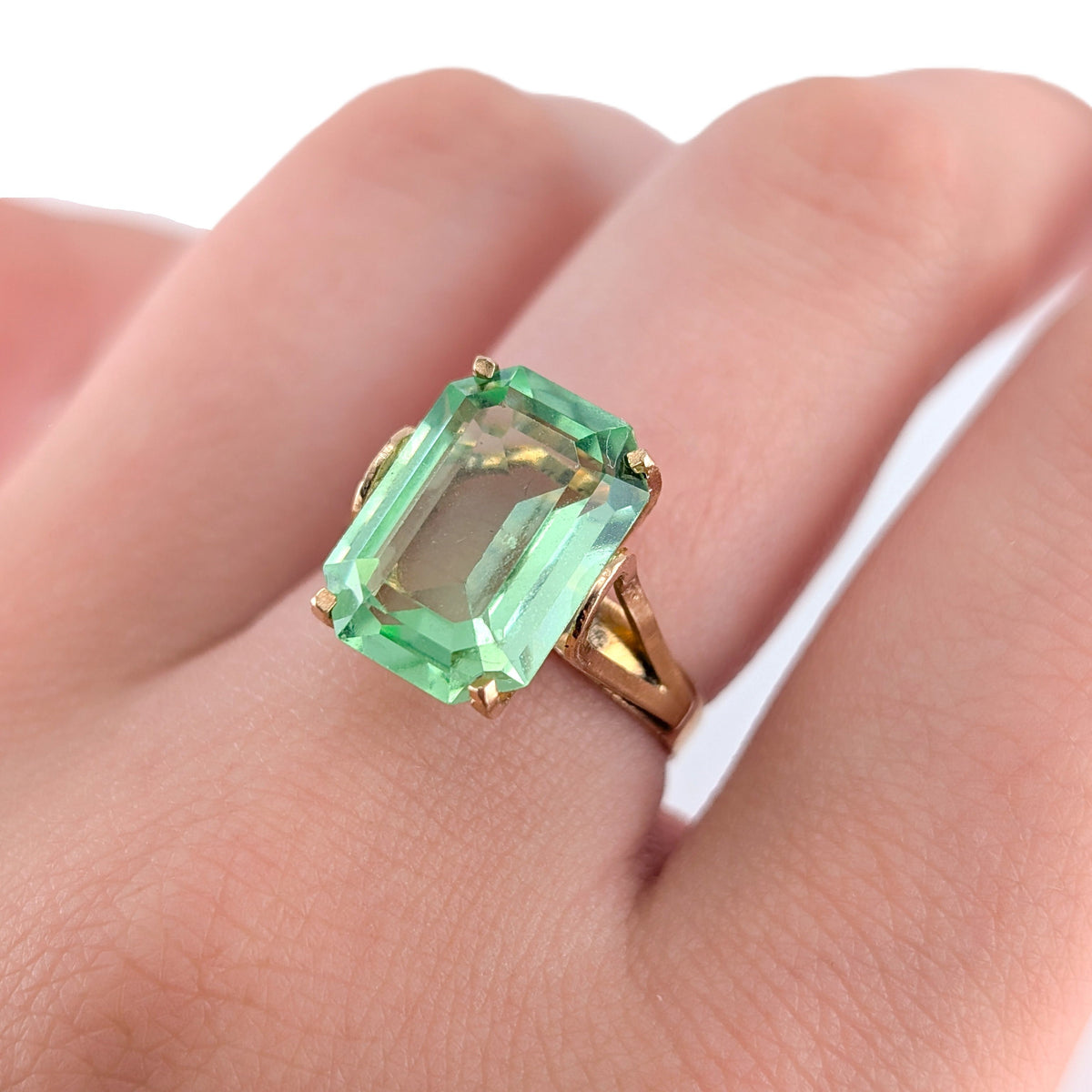 Vintage 14K Gold Synthetic Uranium Spinel Ring | UV Reactive
