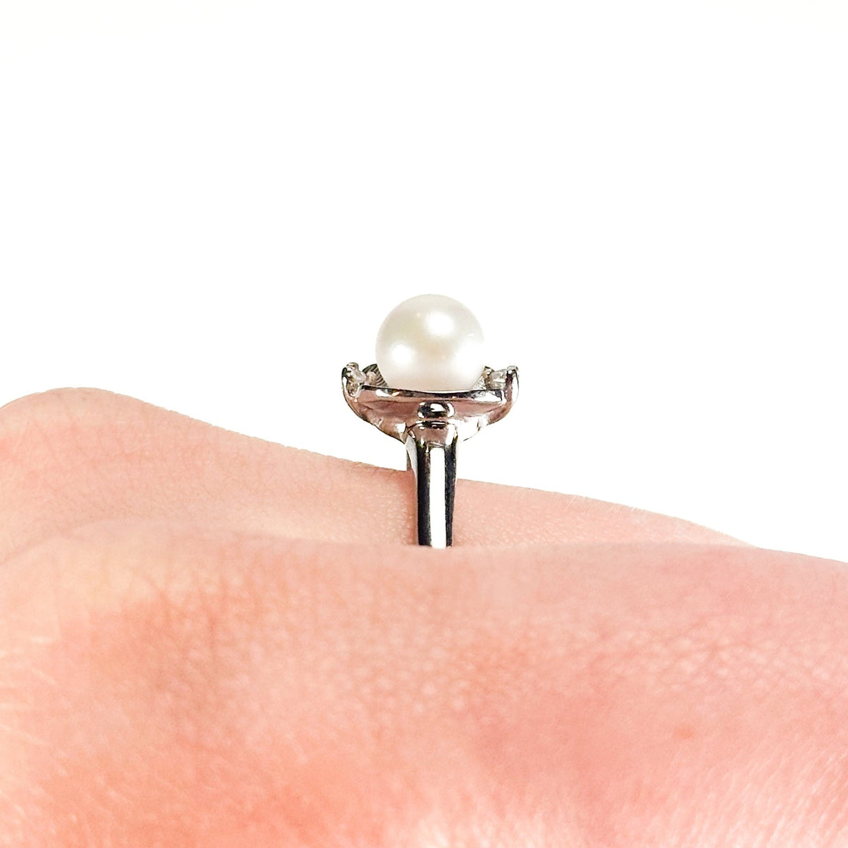 Vintage 14k White Gold Pearl & Topaz ring
