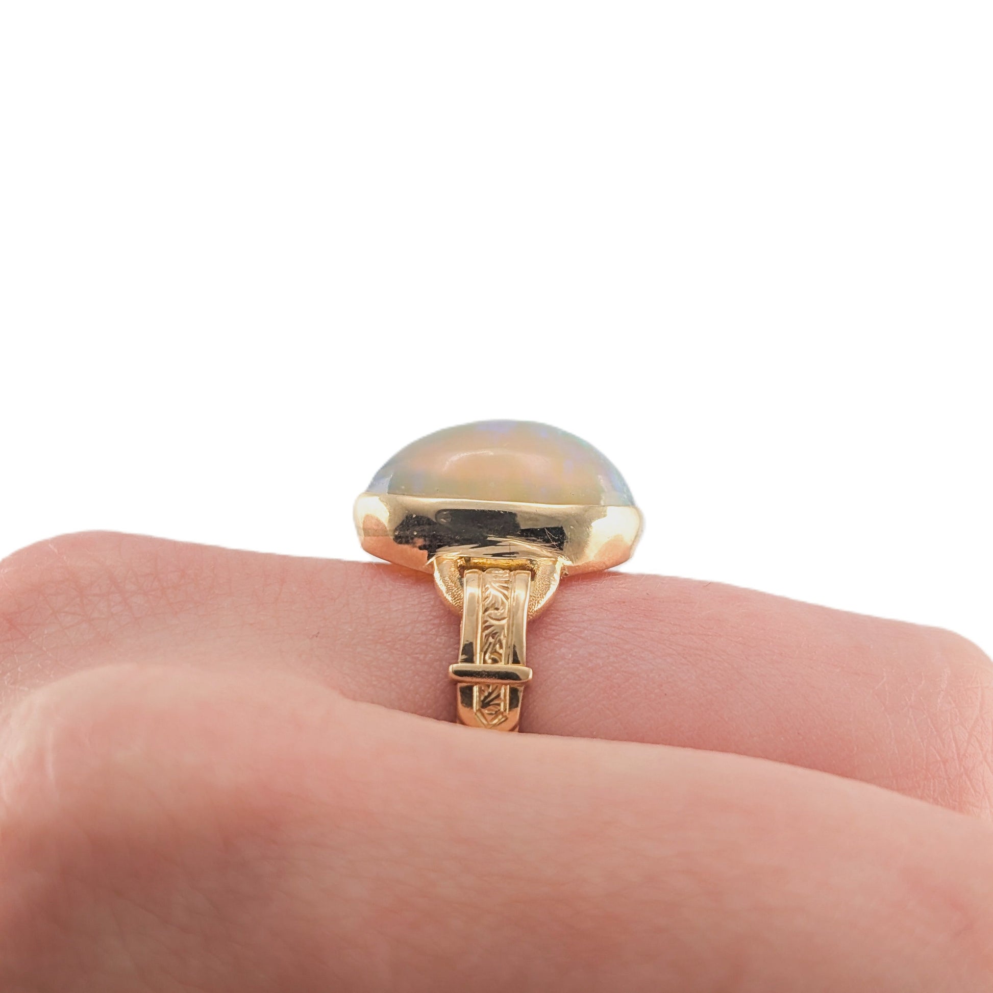 Vintage 7.4ct Opal Ring in Solid 14K Gold - Retro